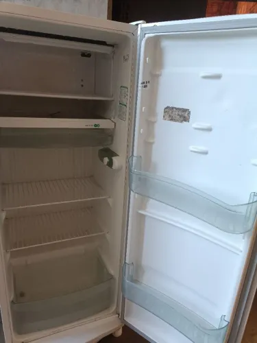 Vendo geladeira funcionando perfeitamente 