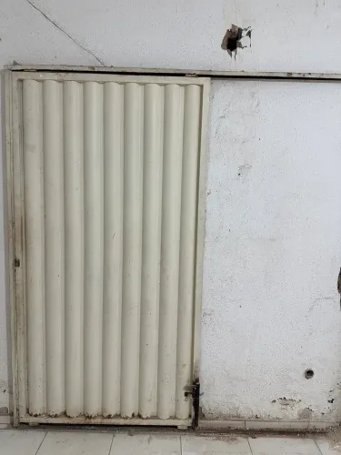 Portão de ferro DE CORRER COM TRILHOS E TRANCA (ACEITO CARTÃO)