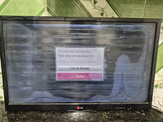 Vende-se TV 28 polegadas toda boa porém com defeito na tela