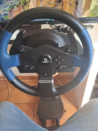 Volante Thrusmaster T150