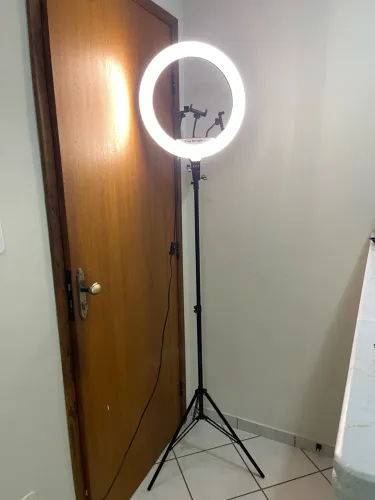 Ring Light Grande Iluminador 18 polegadas Com Suporte 3 Celulares e Tripe 2,10 altura