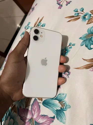 iPhone 11 bem conservado
