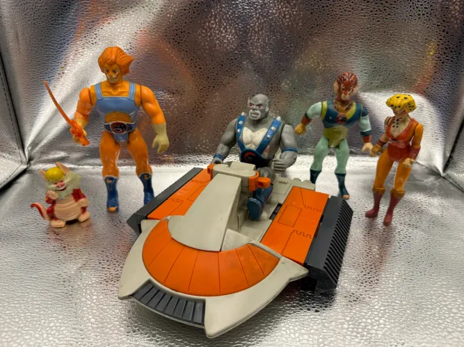 Coleção Thundercats com Nave Thunderjet, Lion, Panthro, , Snarf e Cheetara.