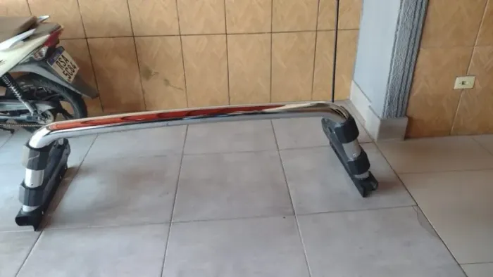 SANTO ANTONIO HILUX CROMADO COM ANTENA