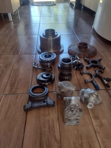 VENDO PEÇAS DE CAMINHÃO DE MERCEDES E DO CARGO 