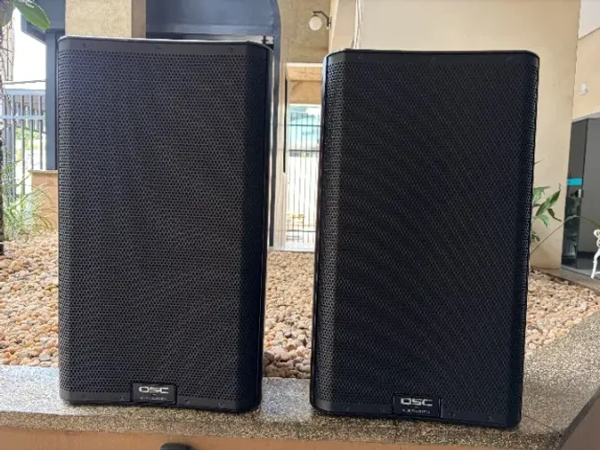 QSC 12.2 - KIT COM 02 UNIDADES (CAIXA ATIVA 12 POLEGADAS) - A MAIS NOVA DA OLX!