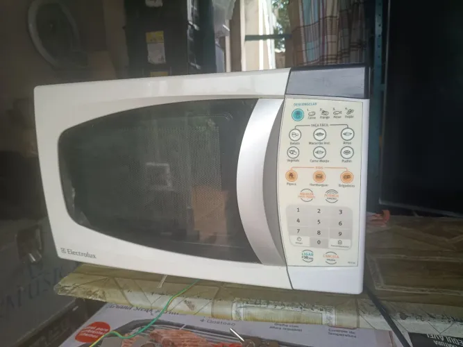 Microondas Eletrolux funcionando perfeitamente 