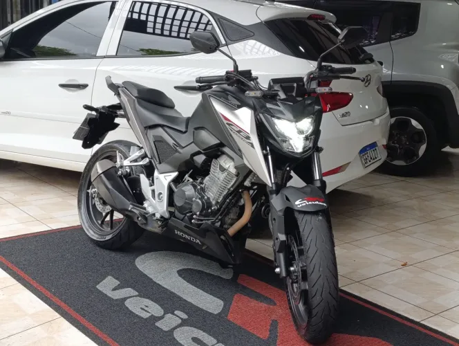 Cb300F 2026 impecável *Financiamos*