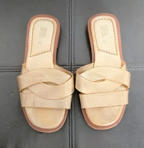 Sandália Rasteirinha Infantil Zara Dourada Metálica Tiras Entrelaçadas Tam 32 original <br>