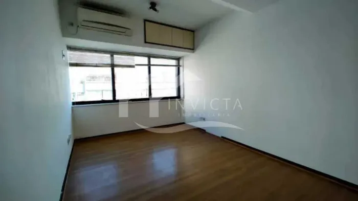 Excelente Sala comercial na Visconde de Pirajá, próxima a Av Henrique Dumont