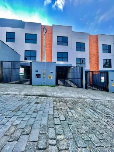 Sobrados alto padrão no bairro Escola Agrícola.