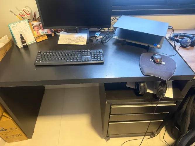 Mesa de escritório novinha - 1,20mx0,60m