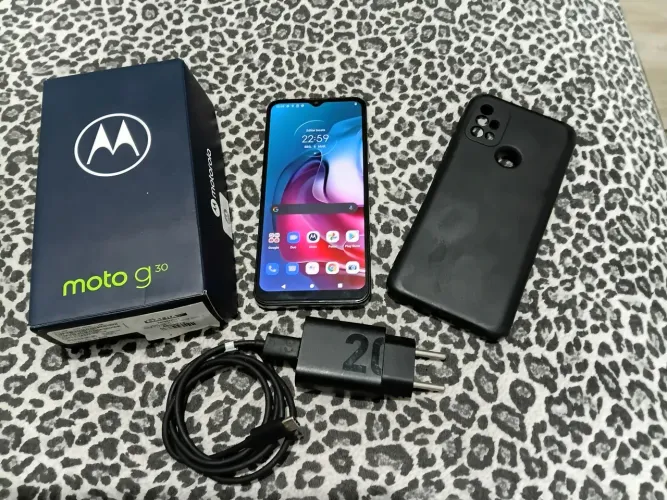 Vendo celular Motorola G30 128/4 de RAM completo
