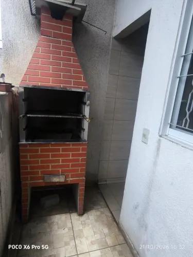 Vendo churrasqueira pre moldada usada já com a grelha da pra usar trez grelha aí mesmo tem