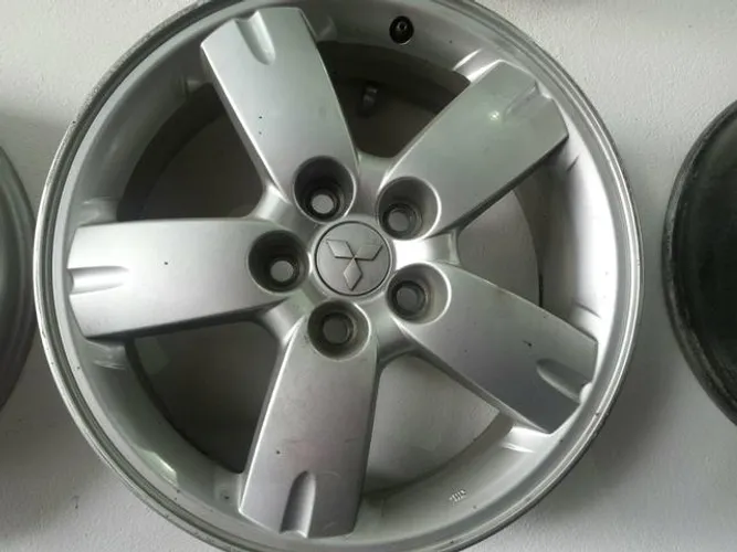 Roda aro 17 Prata Mitsubishi TR4 Estrela usada 5X114 jogo