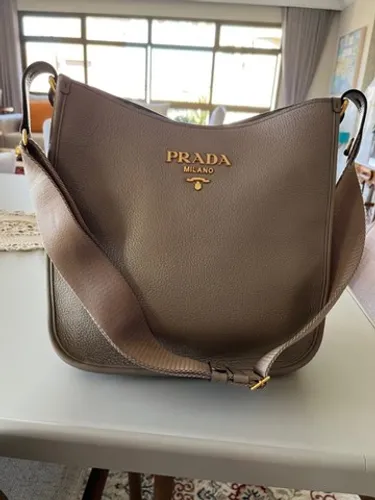 Bolsa Nova Prada C/ seus Certificados e N.F. Cor Cinza com Alça