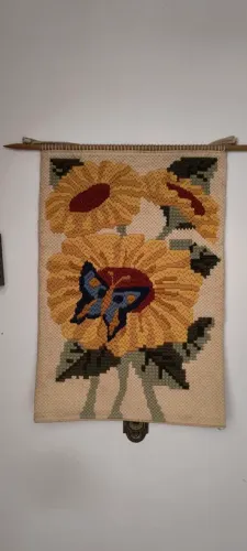 Tela "Girassol com Borboleta" talagarça, quadro