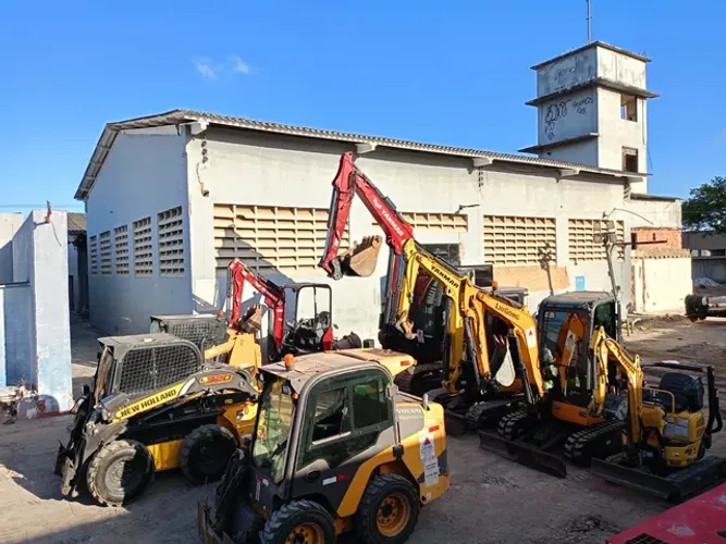 Mini carregadeiras tipo bob cat