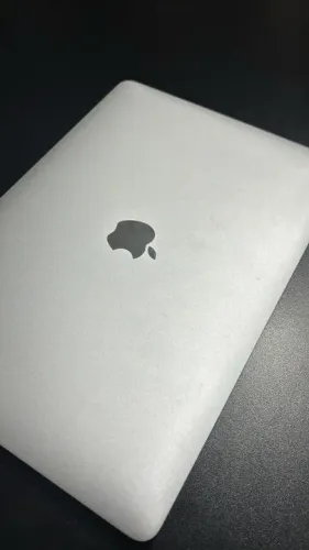 MacBook Pro 2018 de 13pol. i5 8GB 512SSD com 293 ciclos acompanha carregador original.