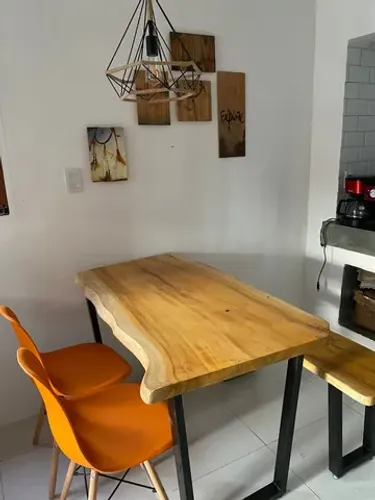 Mesa de Madeira com Banco