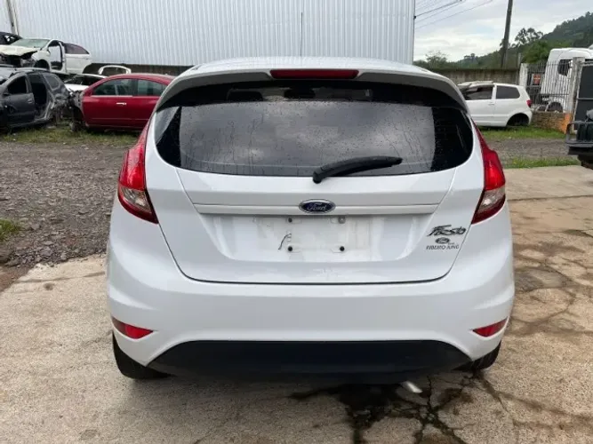 tampa porta malas ford fiesta ratch 2014 2014 sem acessorios