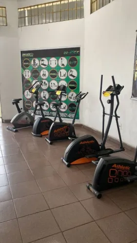 Kit Academia - 4 Peças - Esteira, Bicicleta, Elíptico e Bicicleta Vertical