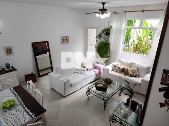 Casa de Vila - Triplex / Residencial / Humaitá