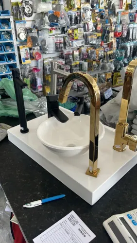 Torneira Dourada, Cromada e Preta para Lavatório 