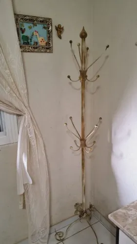 Cabideiro Piso Dourado Luxo