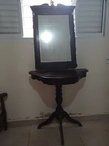 Aparador e espelho