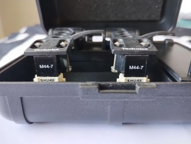 Par de agulhas Shure M447 semi novas