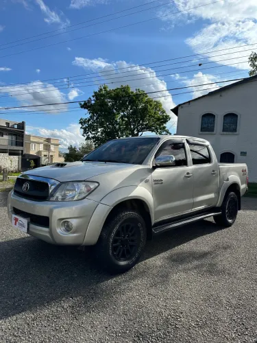 TOYOTA HILUX 3.0 SRV 4X4 CD 16V TURBO DIESEL 4P MANUAL