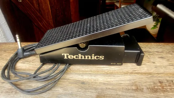 Pedal de Volume Technics SZ-E2