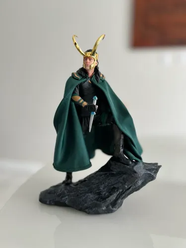 Estátua Loki: Avengers Guerra Infinita