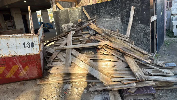 Doação de lenha resto de obra em Jurerê 