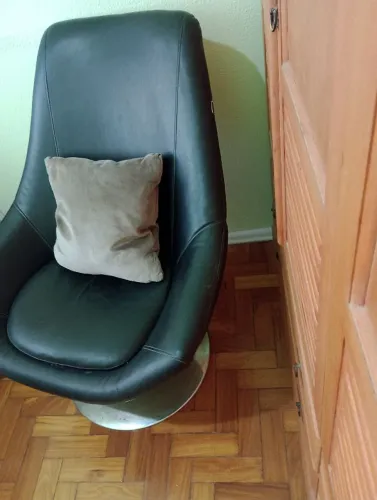 Poltrona Giratória de Courino preto