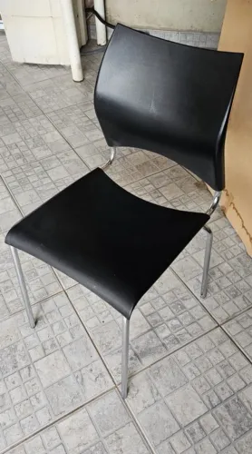 Vendo Cadeiras de Polipropileno NUNCA FORAM USADAS.