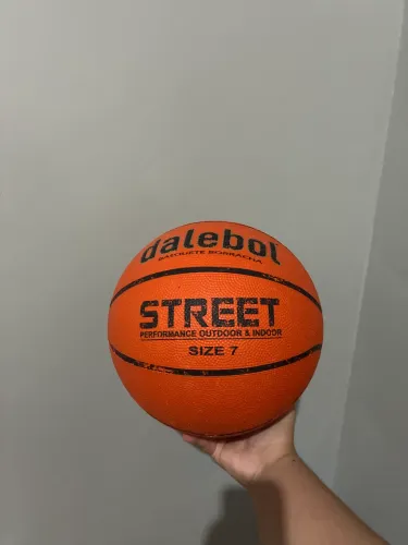 Bola de basquete Dalebol em ótimo estado!