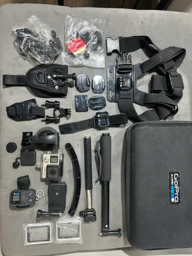 GoPro Hero 4 + controle e acessórios 