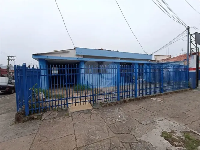 Casa com 3 quartos à venda ou para locação em Centro - SP