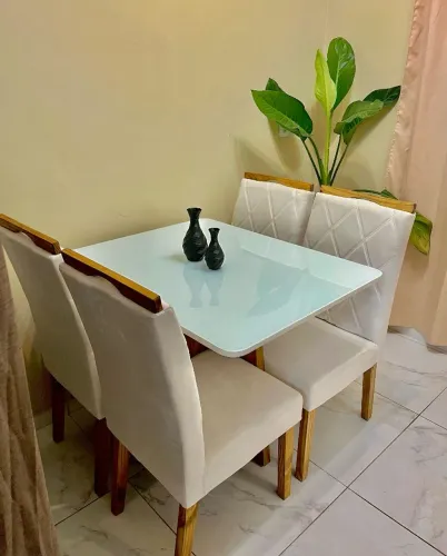 Mesa de Jantar em Vidro com 4 Cadeiras