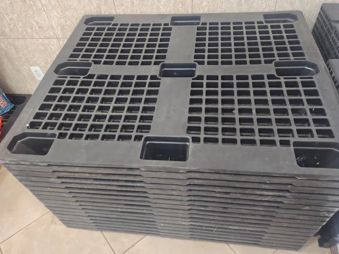 Pallet de plástico novo 1.00 x 1.20