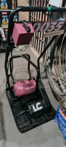 FAÇO LOCAÇÃO DE PLACA VIBRATORIA E COMPACTADOR SAPO