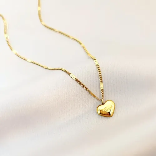 Colar Dourado Com Pingente De Coração 