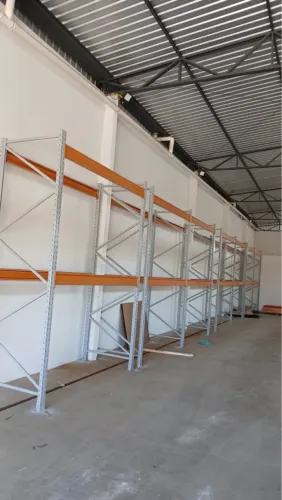 Prateleiras de aço para comércio