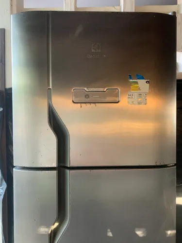 Geladeira Eletrolux 371 litros