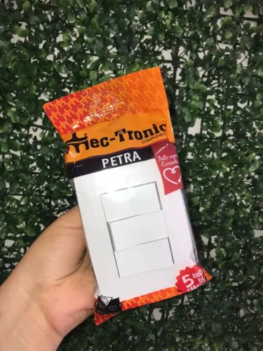 Interruptor Triplo Paralelo 10a Petra Mec-tronic (Planalto Segurança E Iluminação)