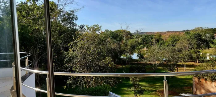 Casa de condomínio para aluguel tem 175 metros quadrados com 3 quartos