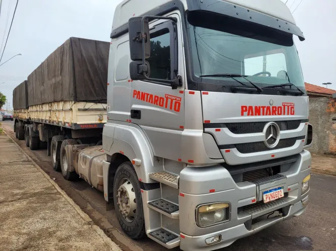 Caminhão Mercedes Benz Axor 2544 2016 - Pantarotto
