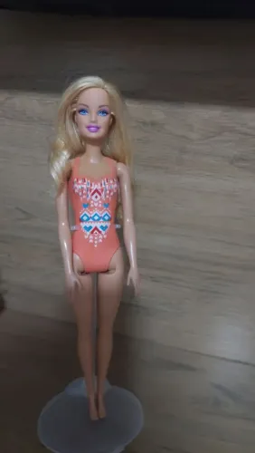 Barbie com a Piscina - Kit Completo tem caixa
